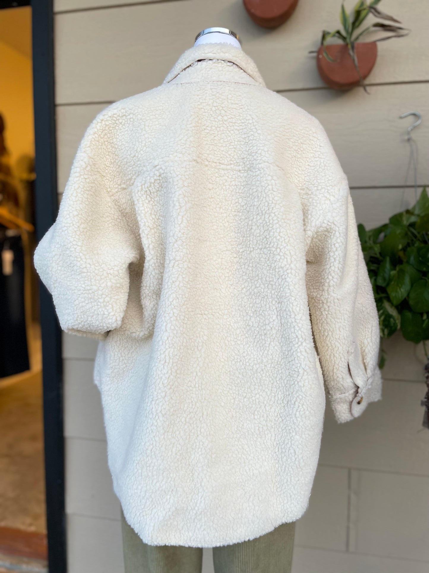 CUDDLE ME OVERSIZED SHERPA JACKET