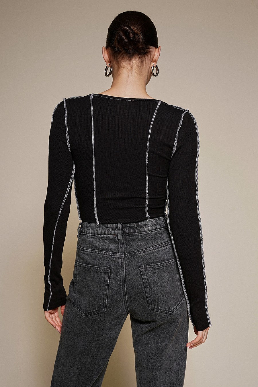 LITTLE BLACK TEE CONTRAST TOP