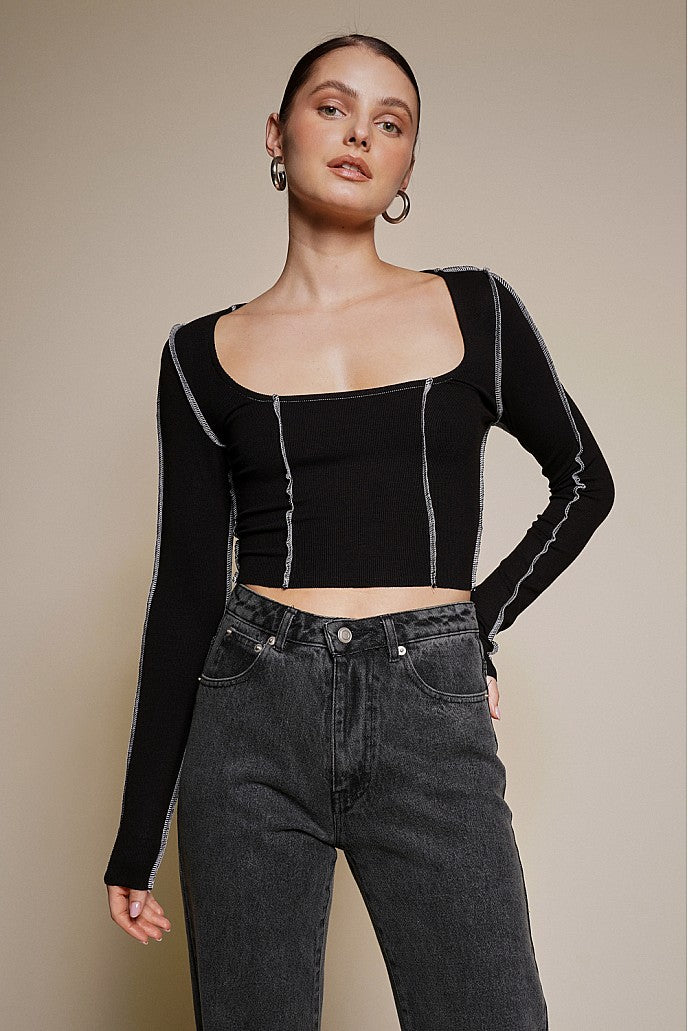 LITTLE BLACK TEE CONTRAST TOP