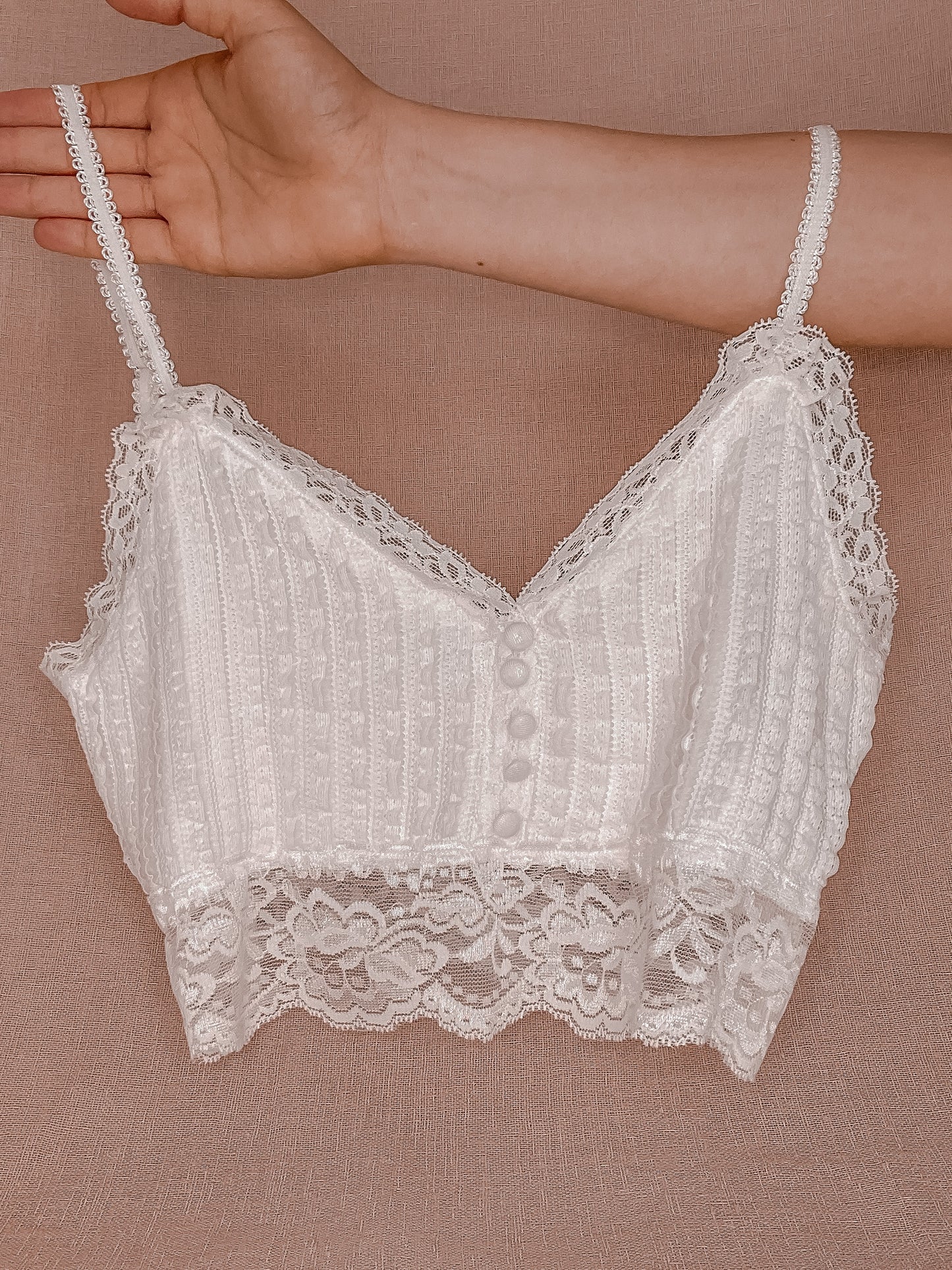 WHITE LACE BRALETTE