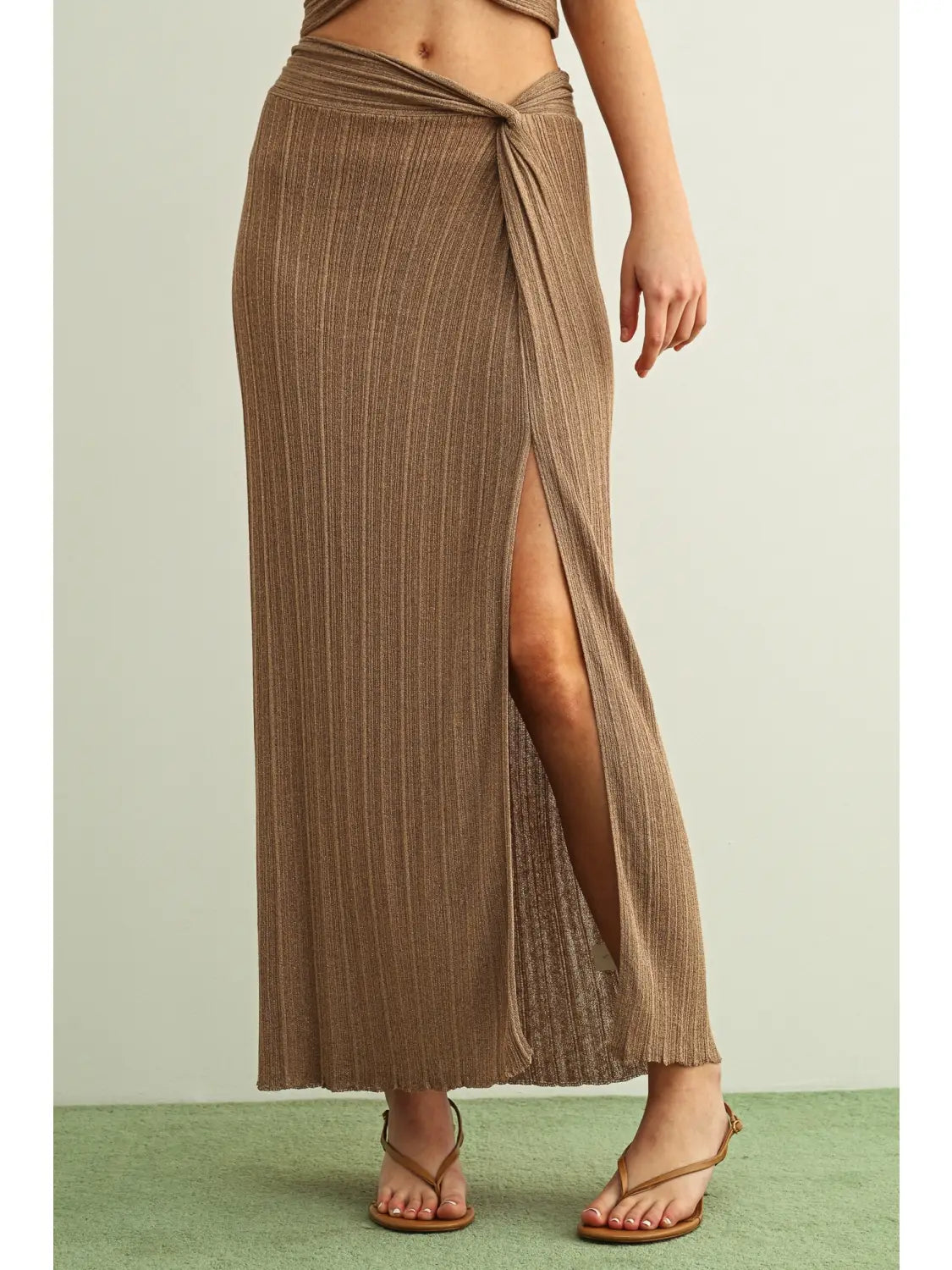 Ribbed Twist On the Side Knitted Skirt