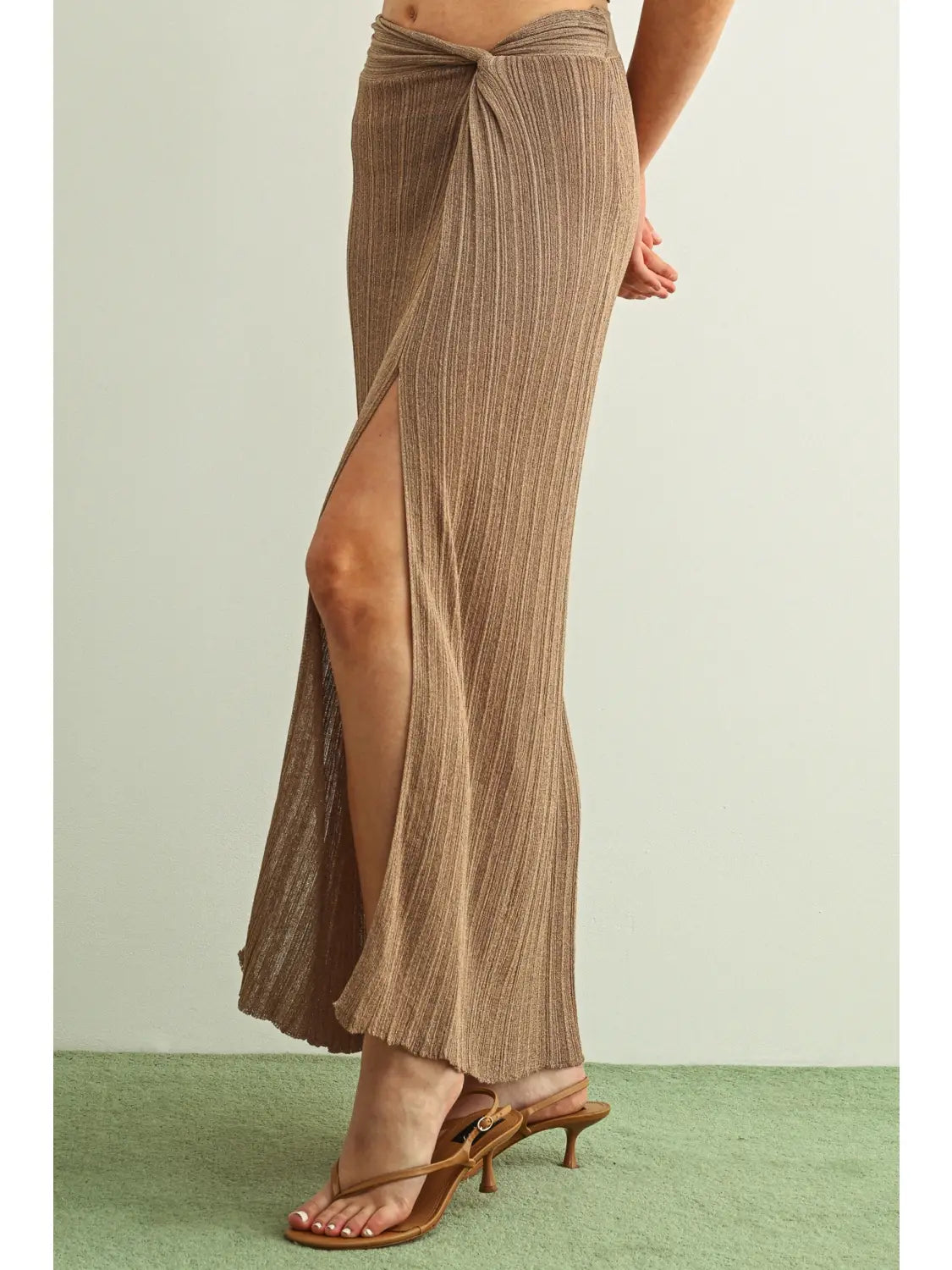 Ribbed Twist On the Side Knitted Skirt