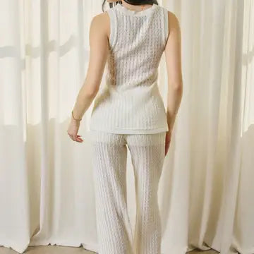 Pearl Button Textured Woven Sleeveless Top